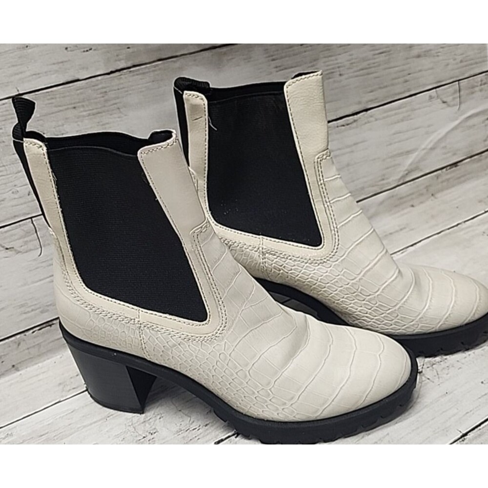 Dolce Vita Chelsea Block Heel Platform Boot in White/Black Size 8